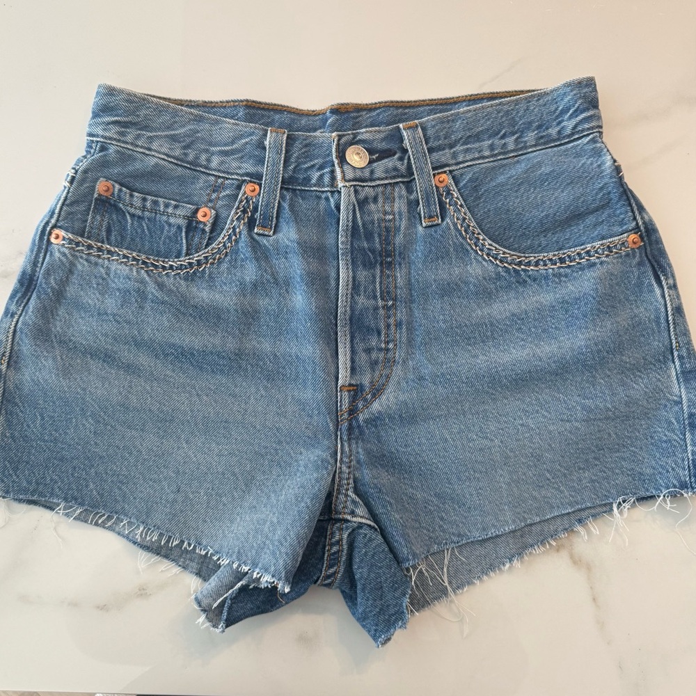 Levi’s 501 high rise 26 like new